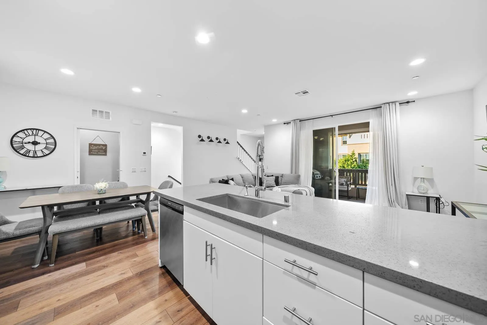 5476 San Alejandro
