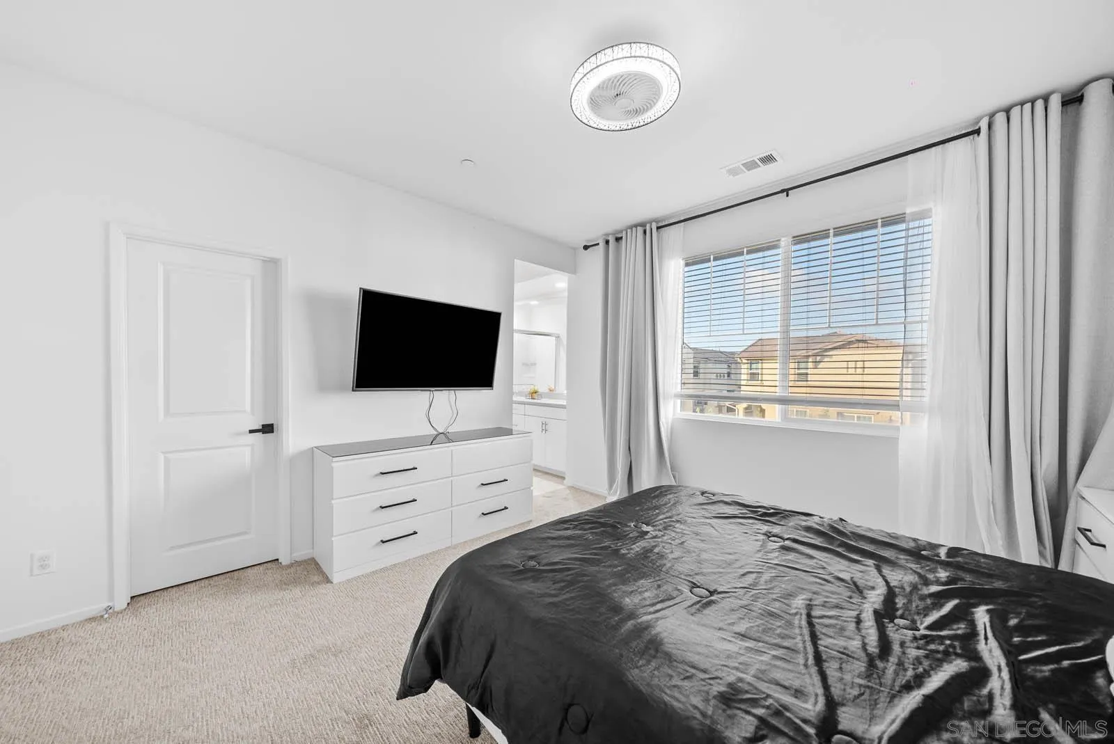 5476 San Alejandro