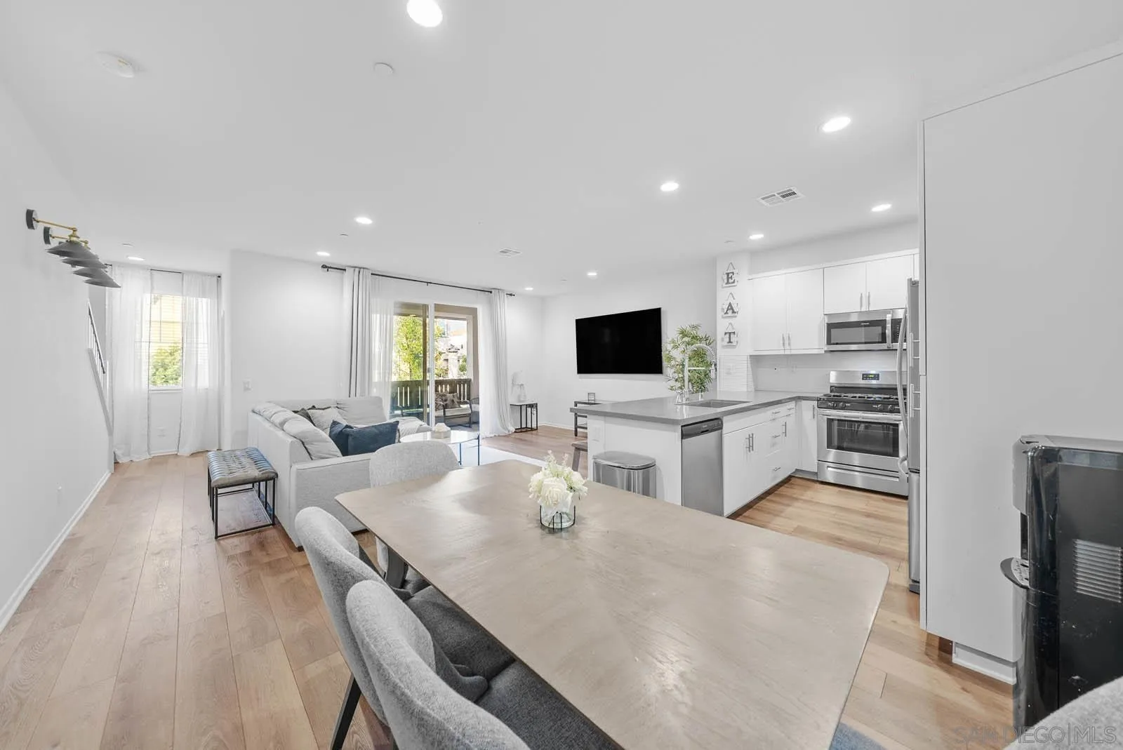 5476 San Alejandro