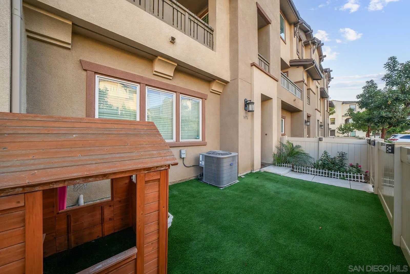 5476 San Alejandro