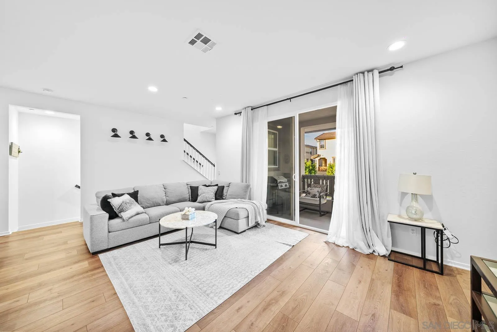 5476 San Alejandro