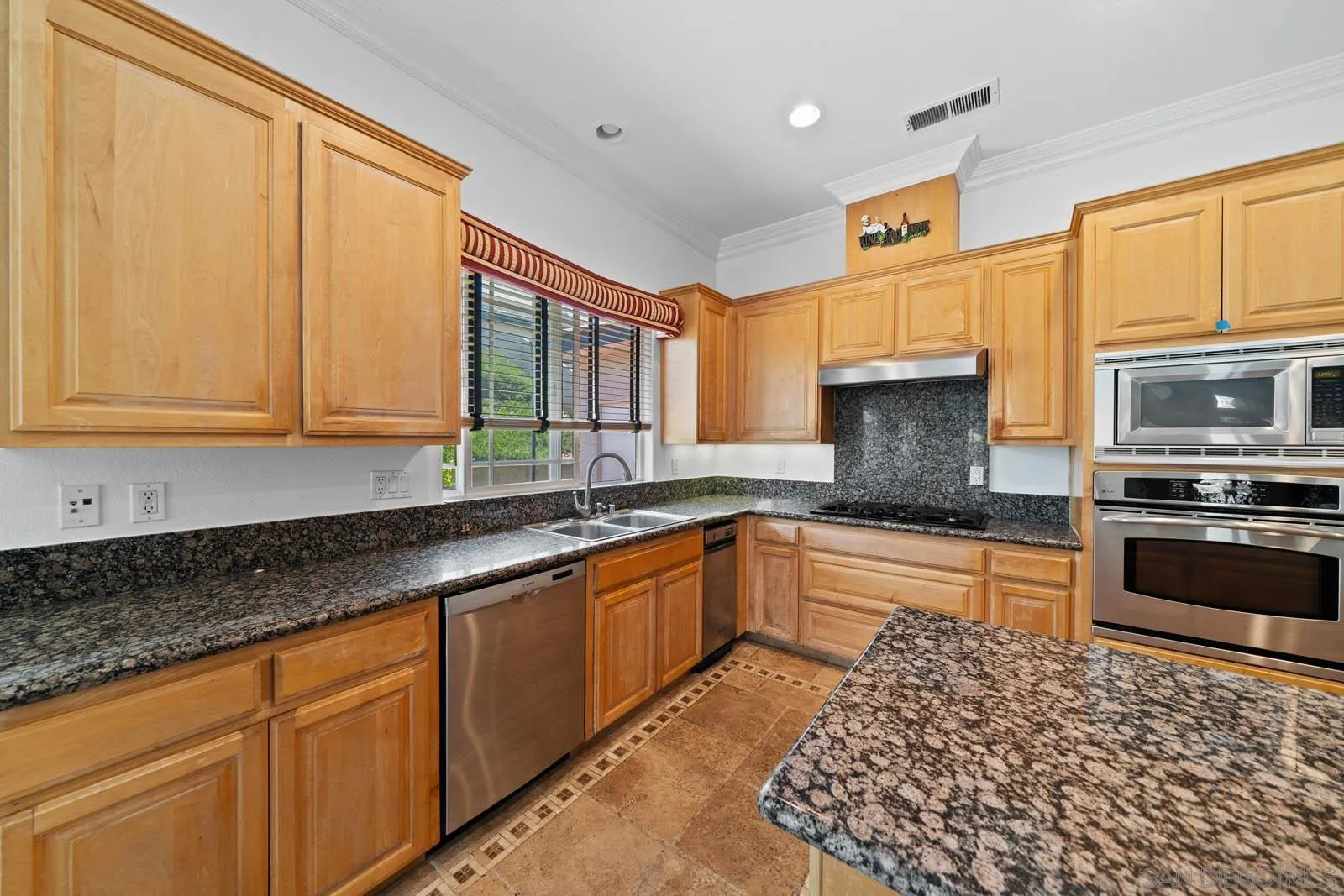 8818 Diamondback Dr