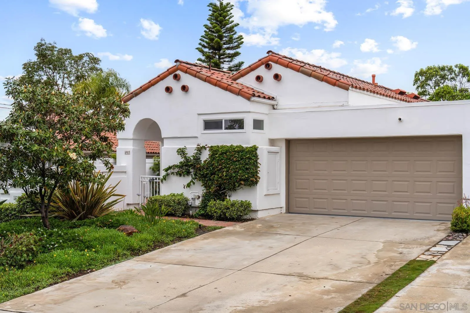 4983 Delos Way