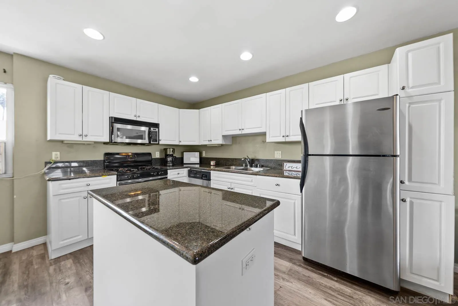3565 Highland Ave Unit 5