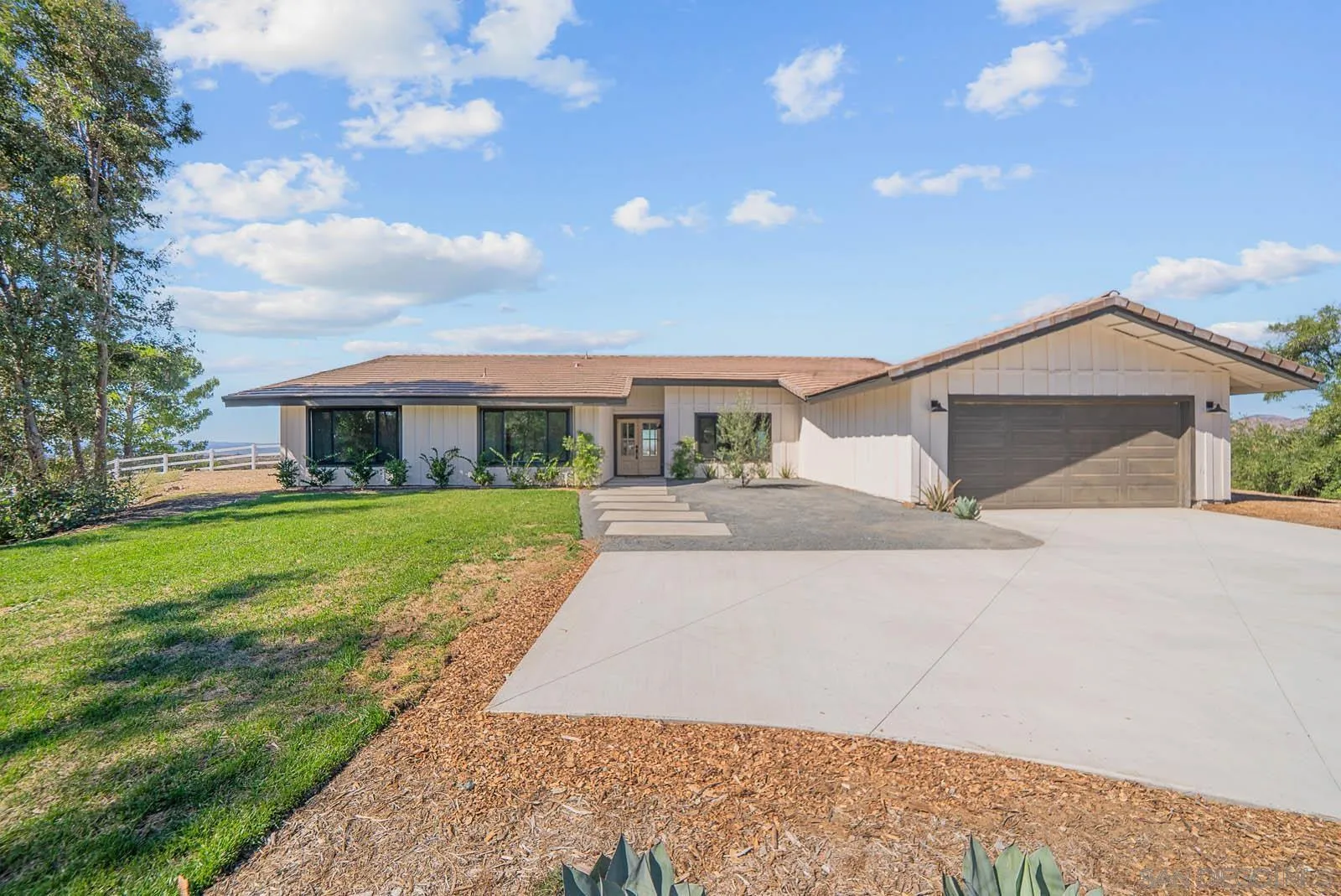 37285 Avenida Bravura