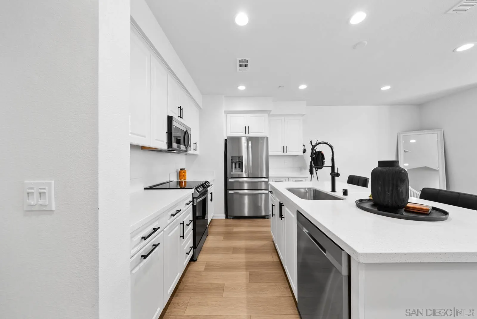 10553 Graphite St