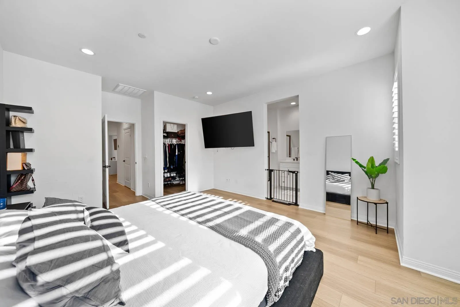 10553 Graphite St