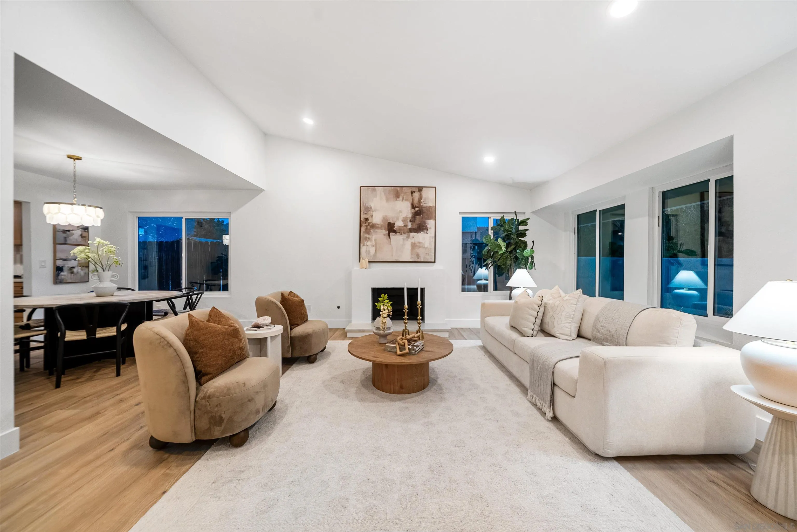 460 Las Brisas Dr