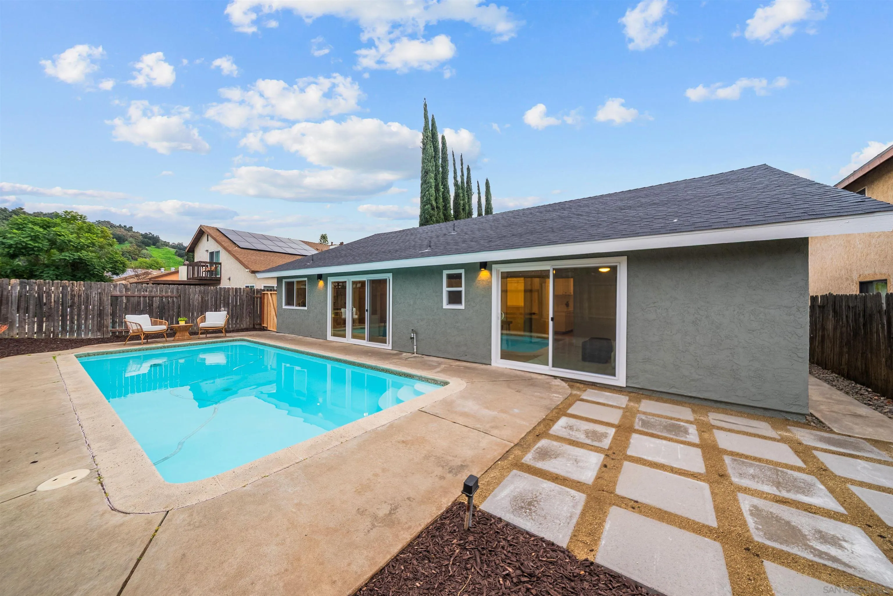 460 Las Brisas Dr