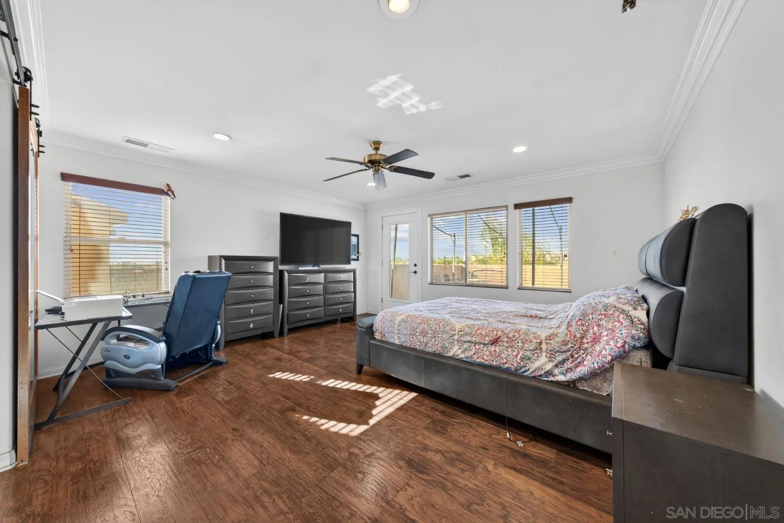 5192 Bay Crest