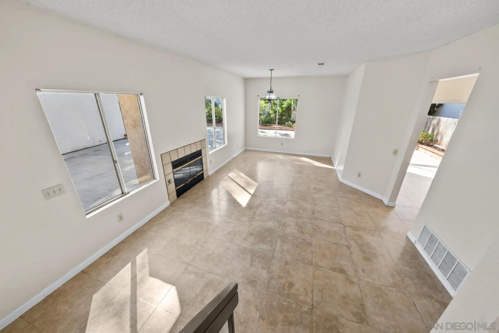 2511 Manzana Way