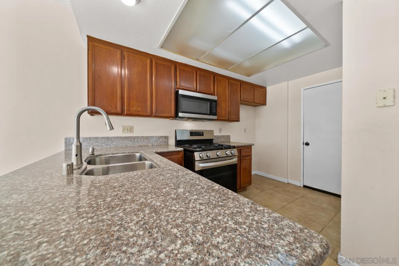 2511 Manzana Way