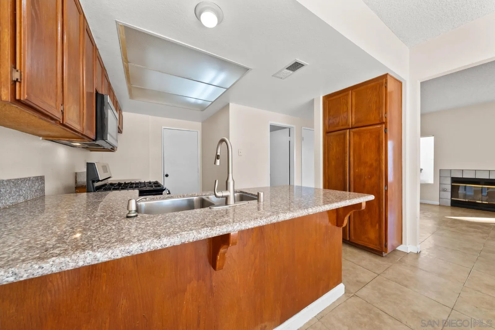 2511 Manzana Way