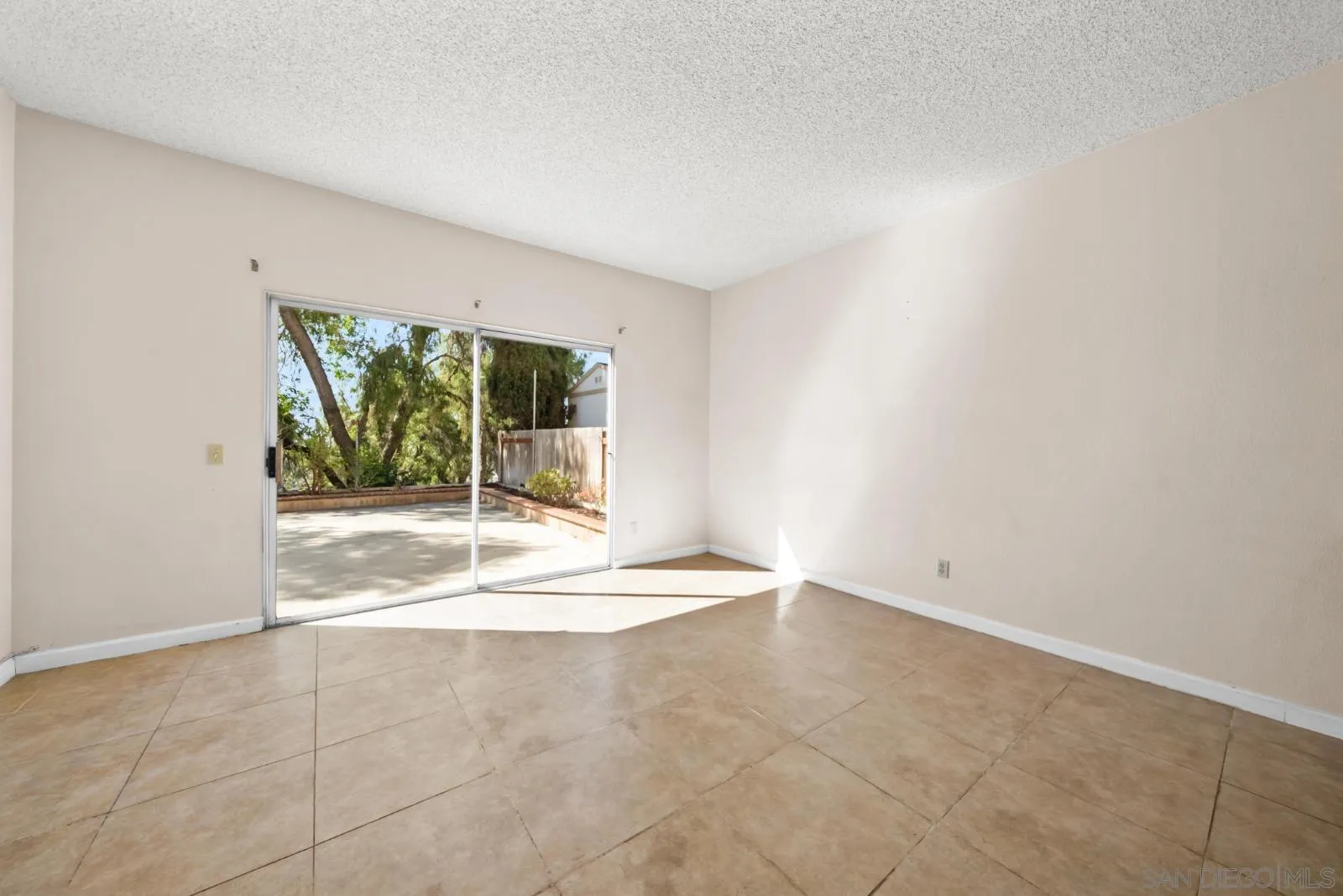 2511 Manzana Way