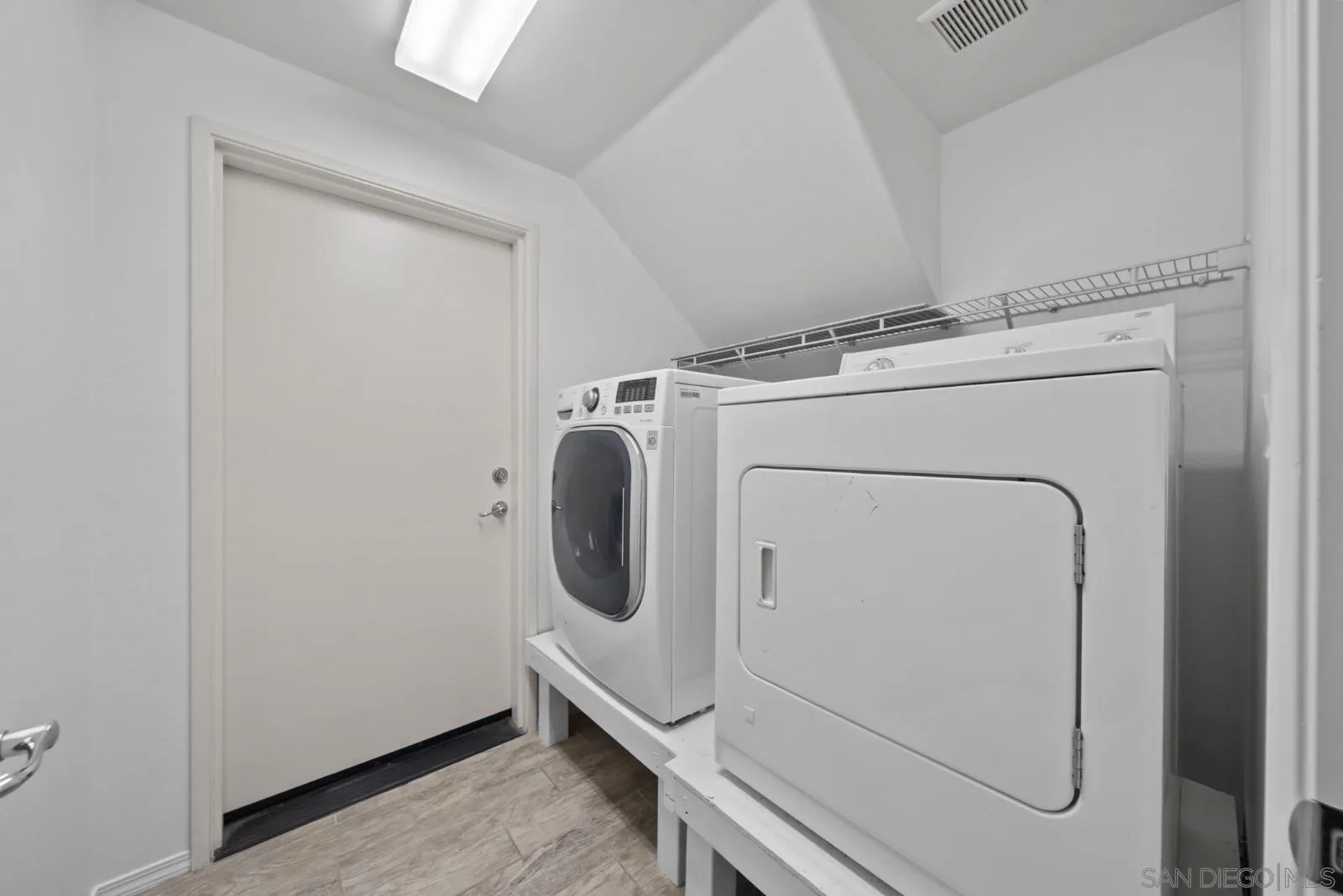 5422 Zeil Pl