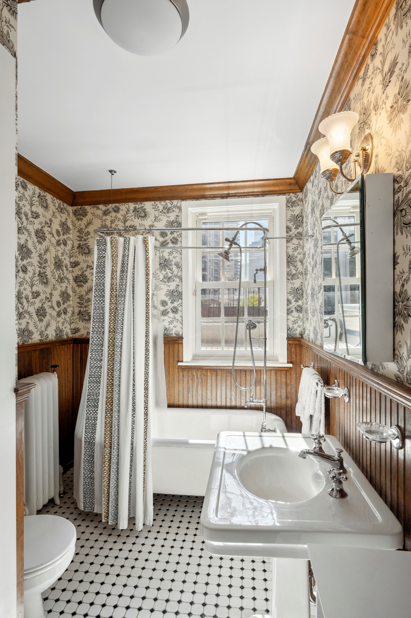 163 E 65TH Street