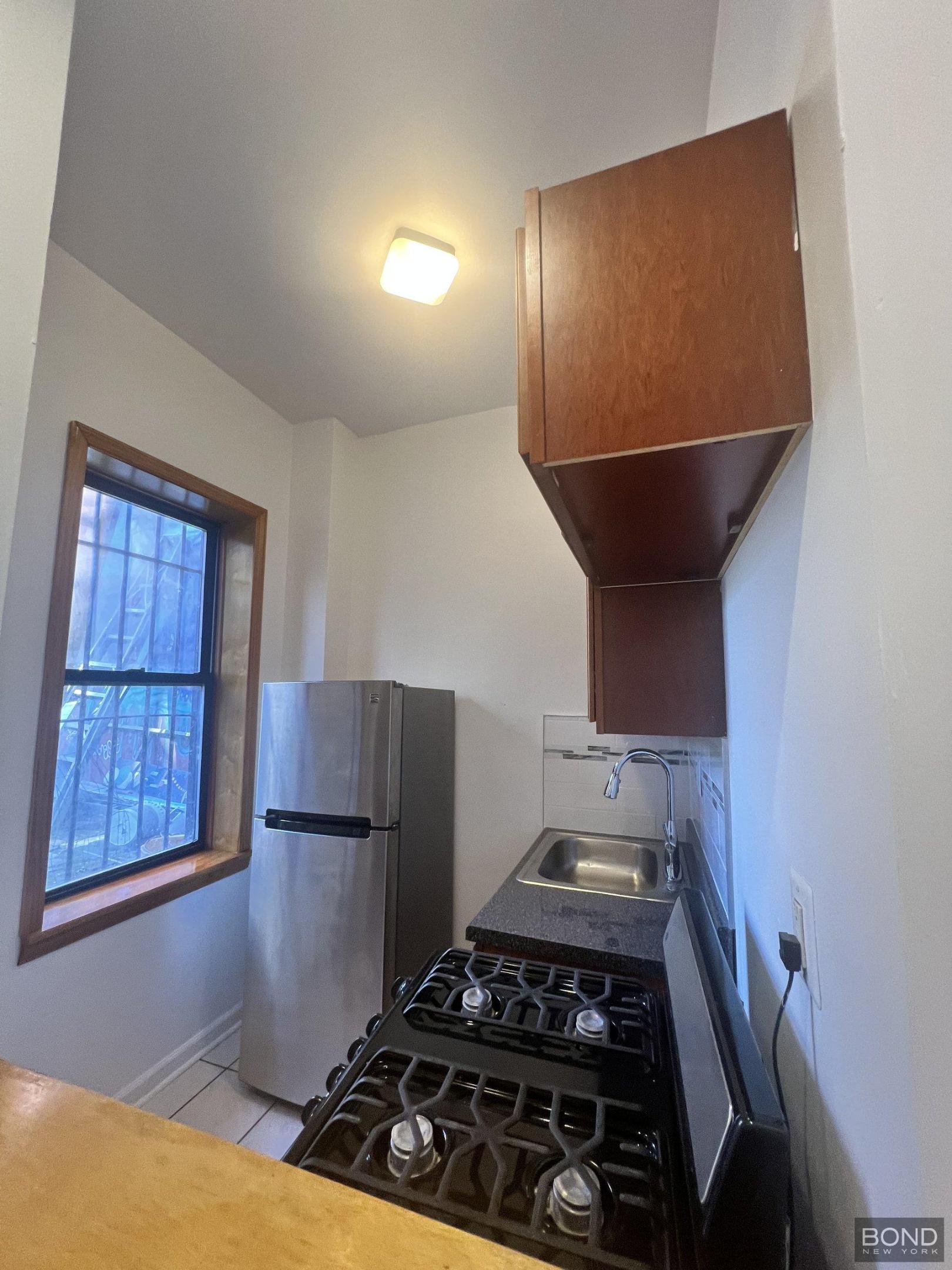 69 Scholes Street 1L