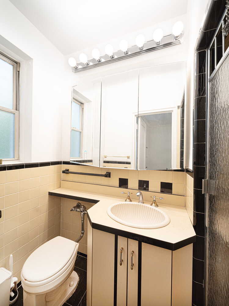 915 E 17TH Street 109