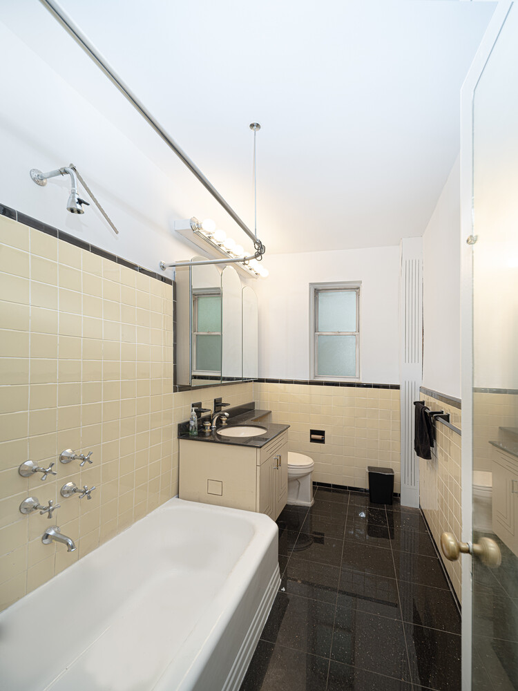 915 E 17TH Street 109