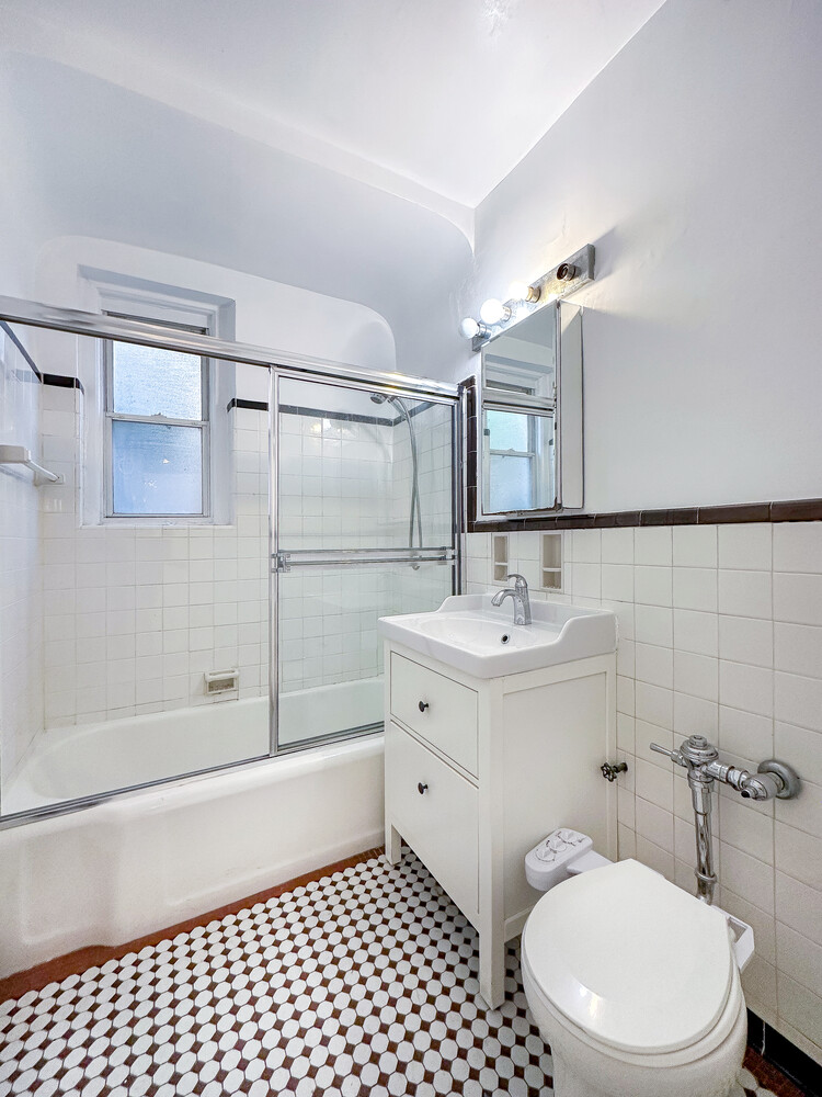 1615 Ave I 122