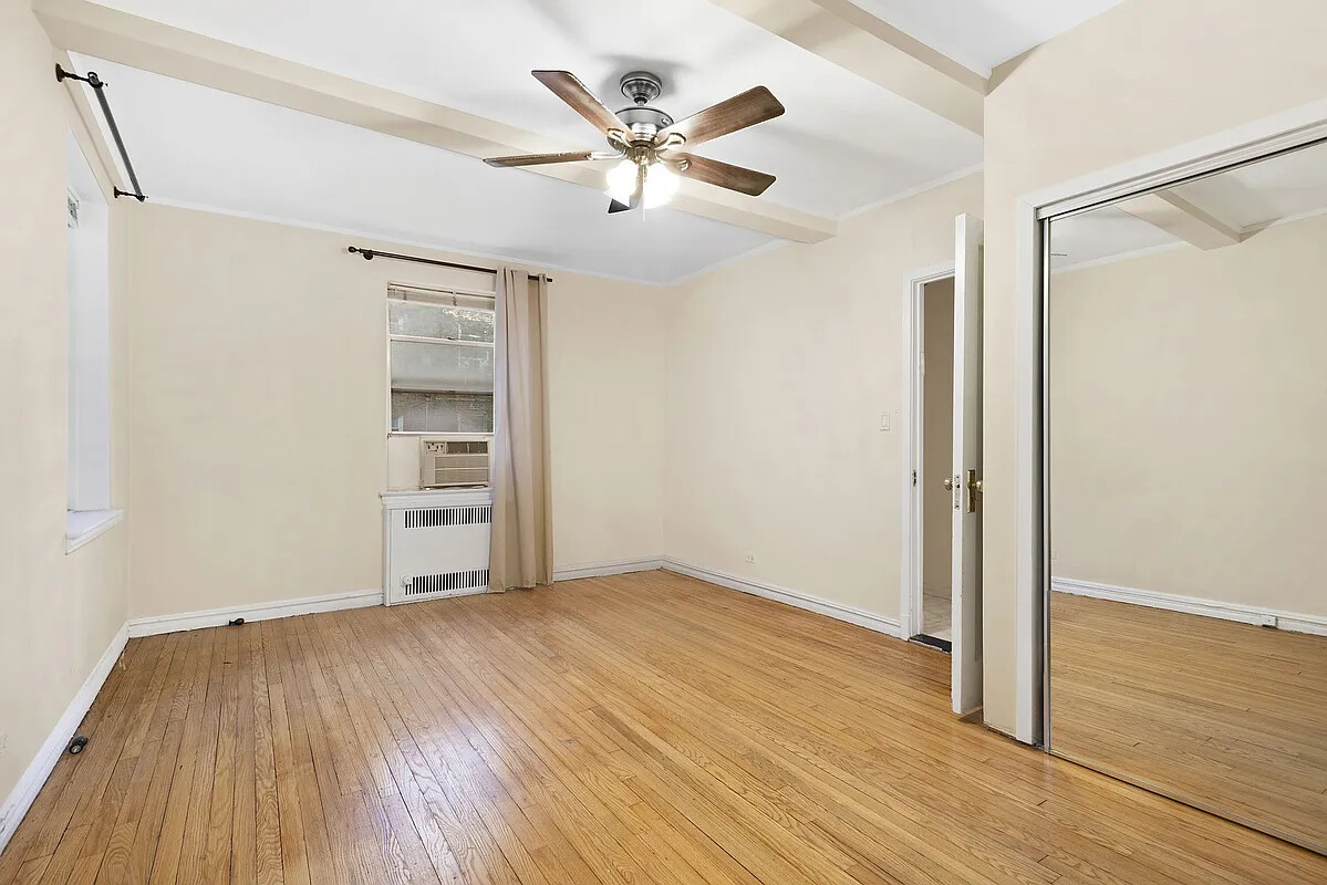 1615 Ave I 122