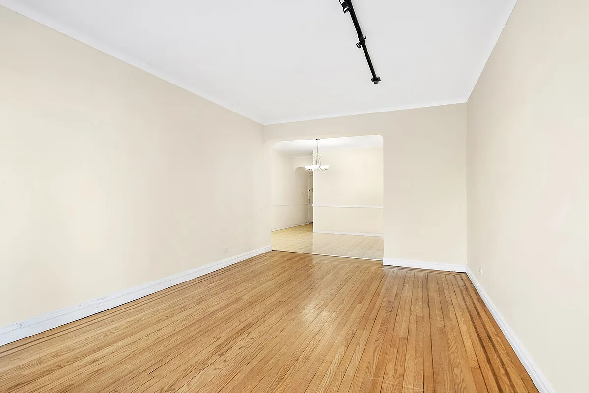 1615 Ave I 122