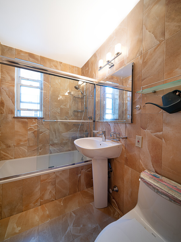 1717 E 18TH Street 4F