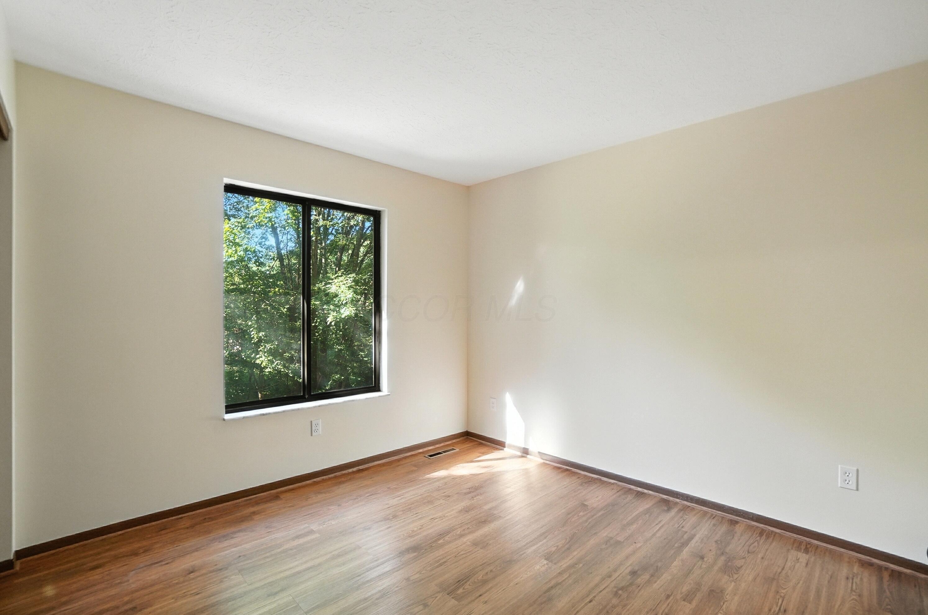 1442 Londondale, 1-1