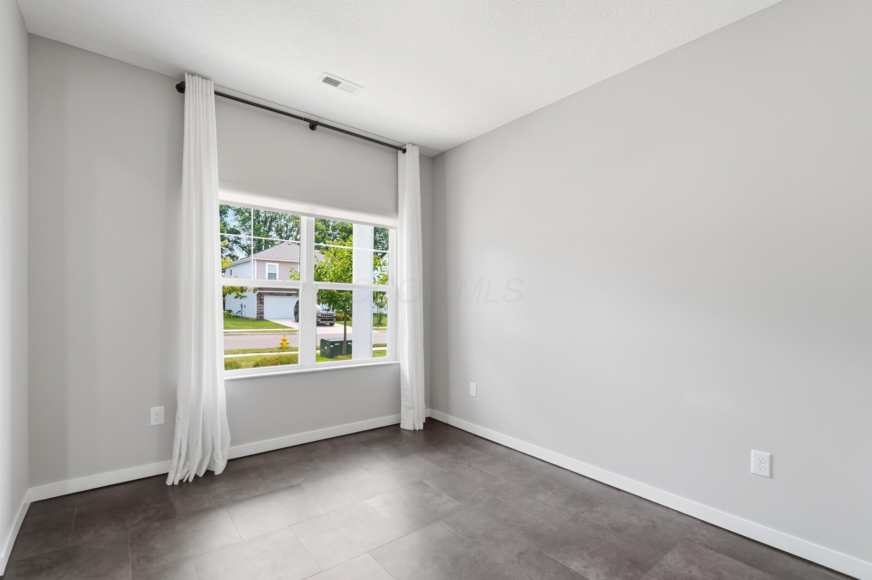 384 Kells Court E