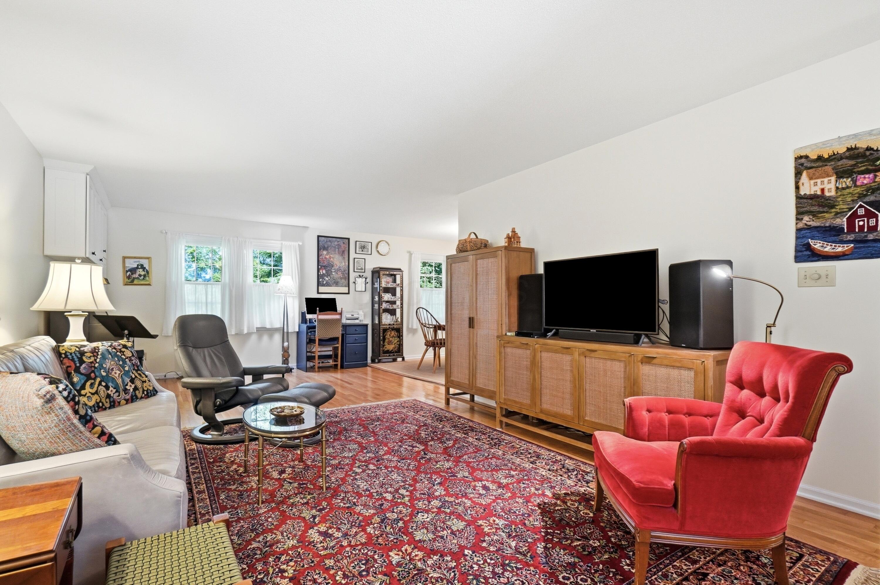 536 W Broadway
