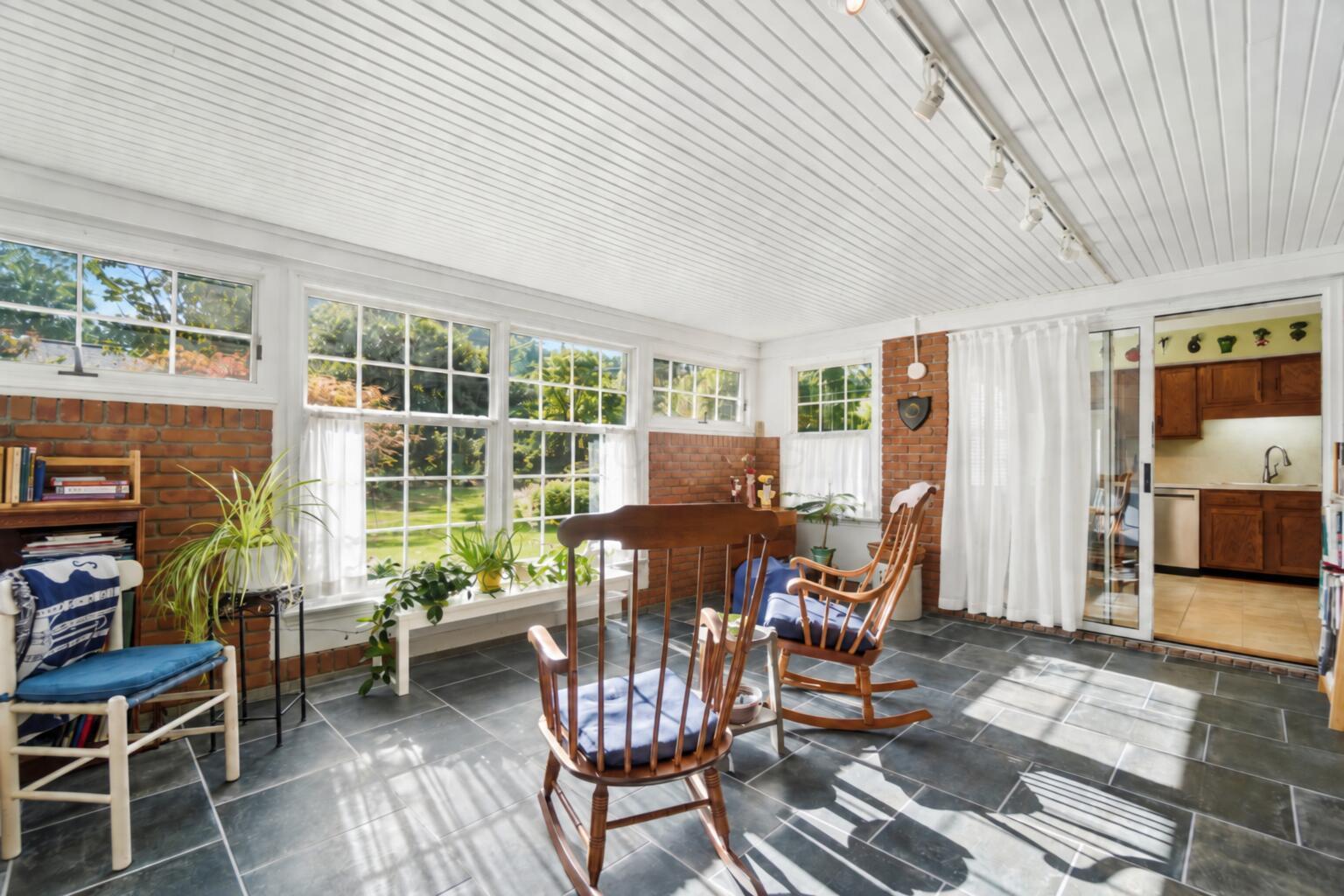 536 W Broadway