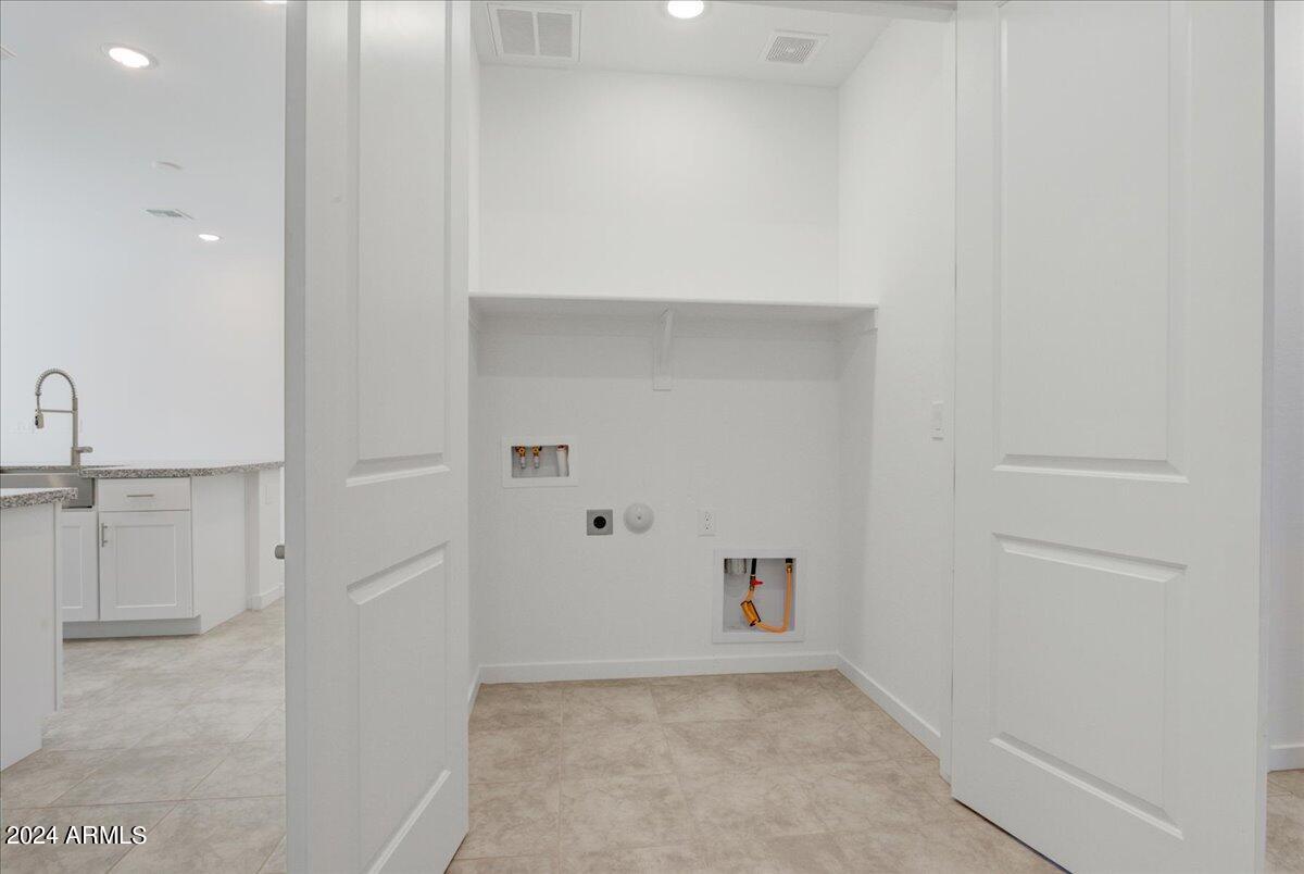 41655 W Cathedral Rock Pass