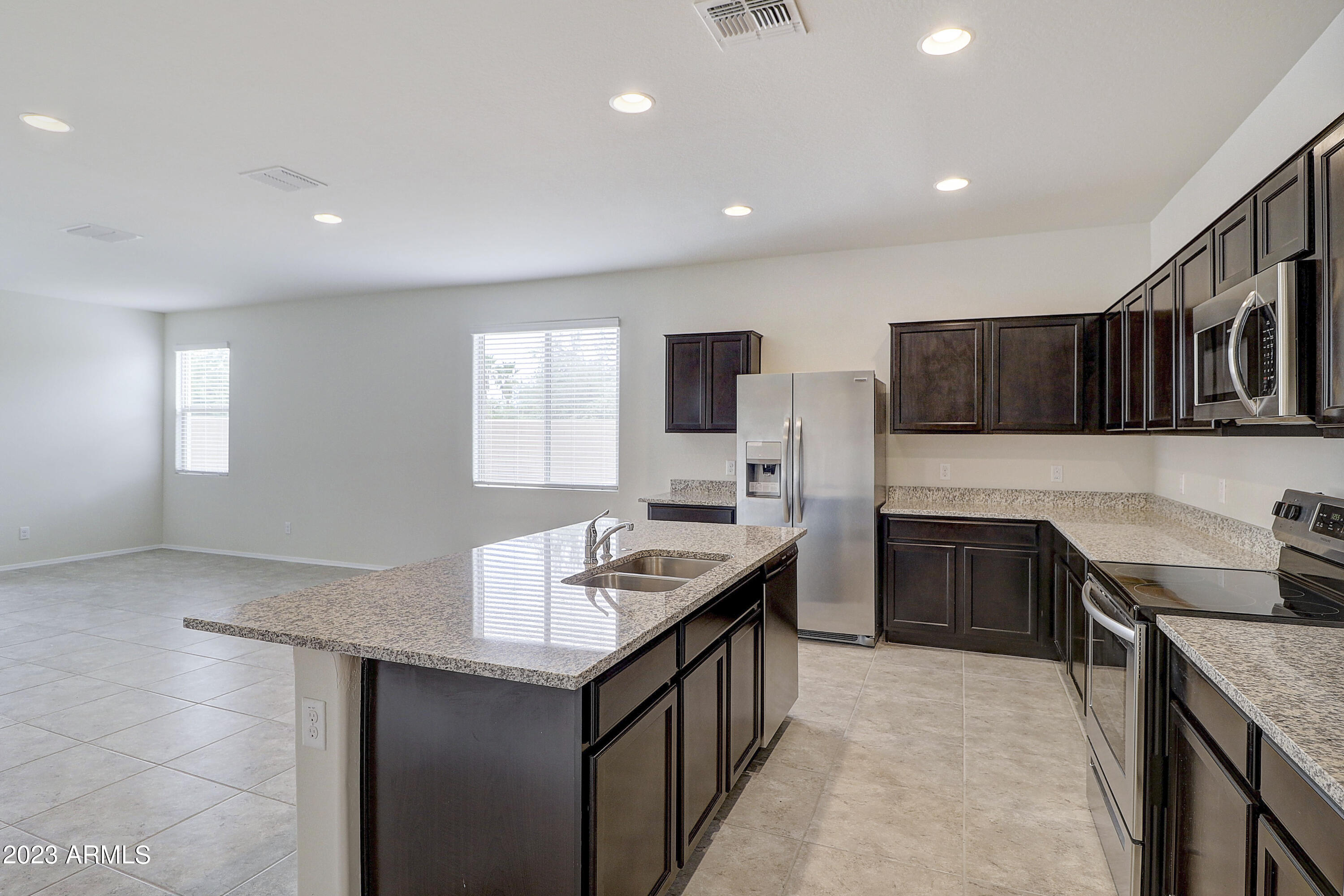 40065 W Sunland Drive