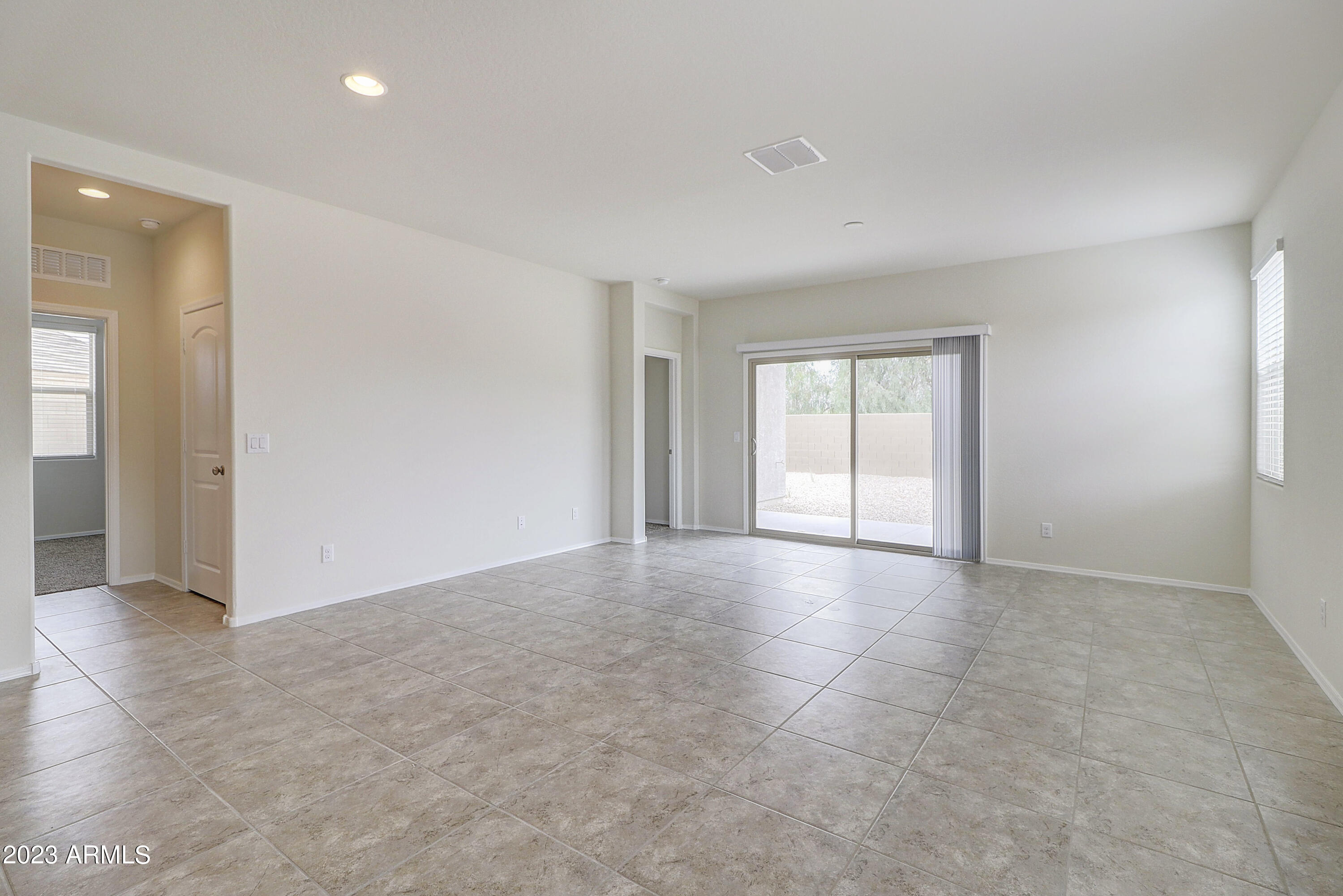 40065 W Sunland Drive