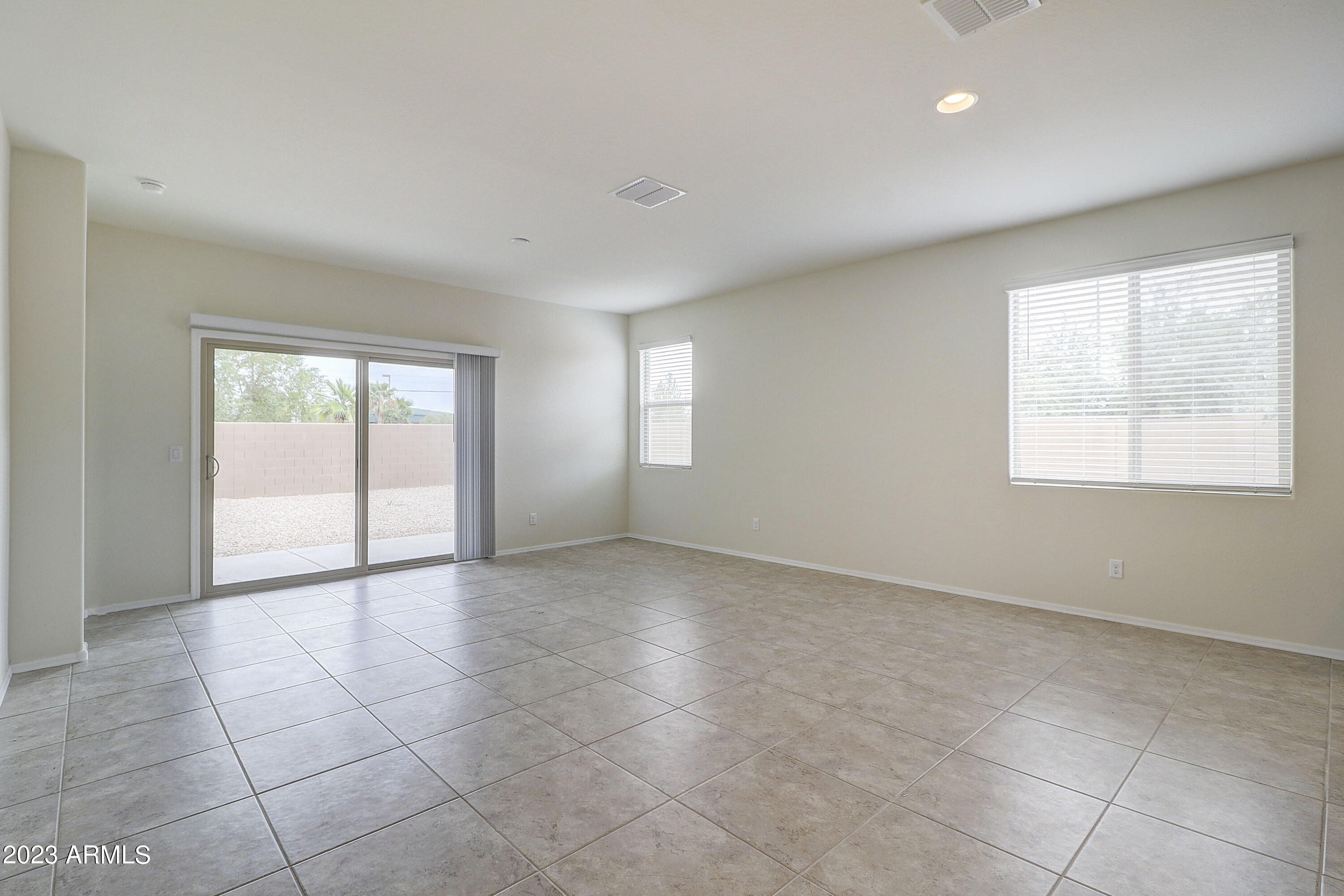 40065 W Sunland Drive