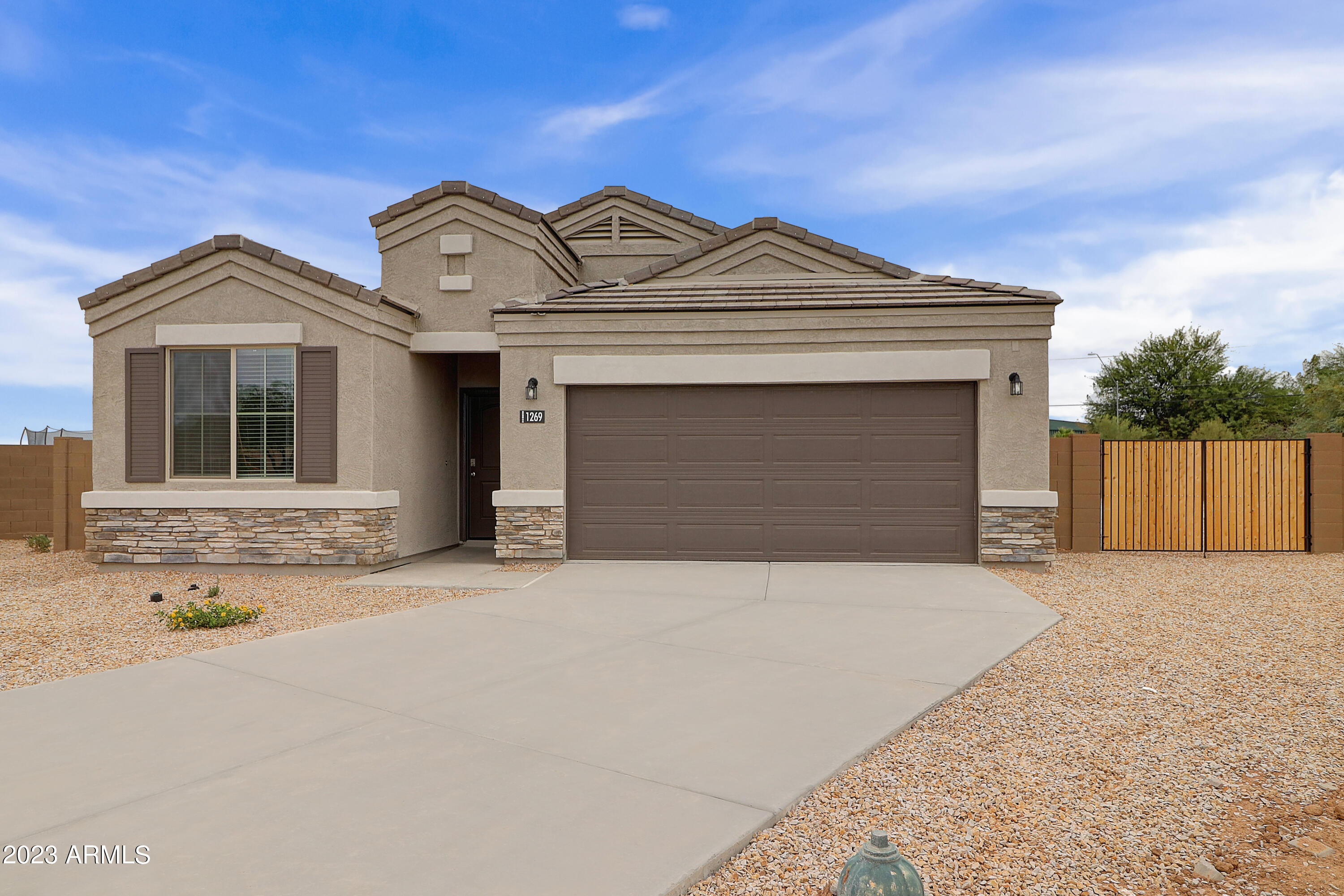 40065 W Sunland Drive