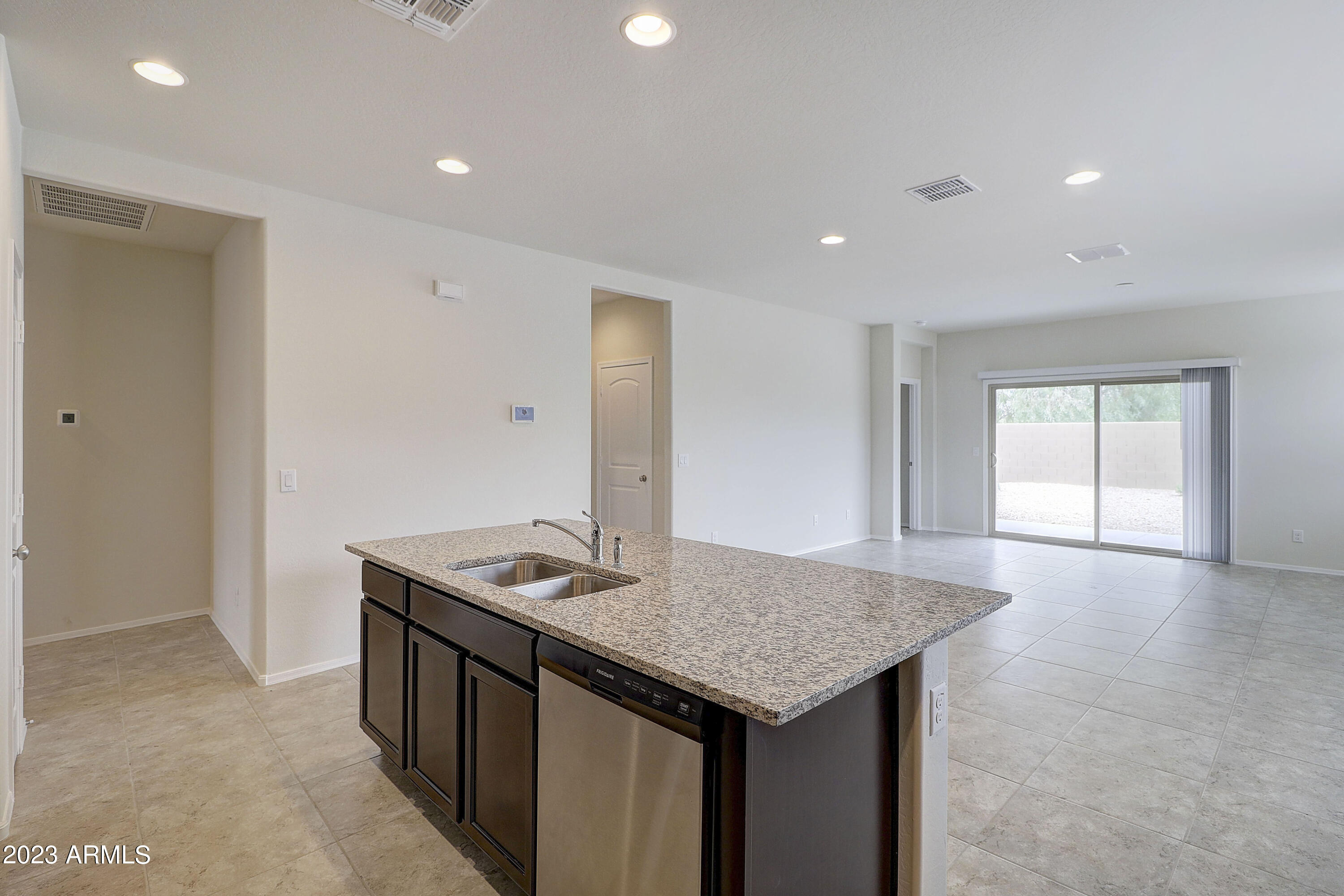 40065 W Sunland Drive