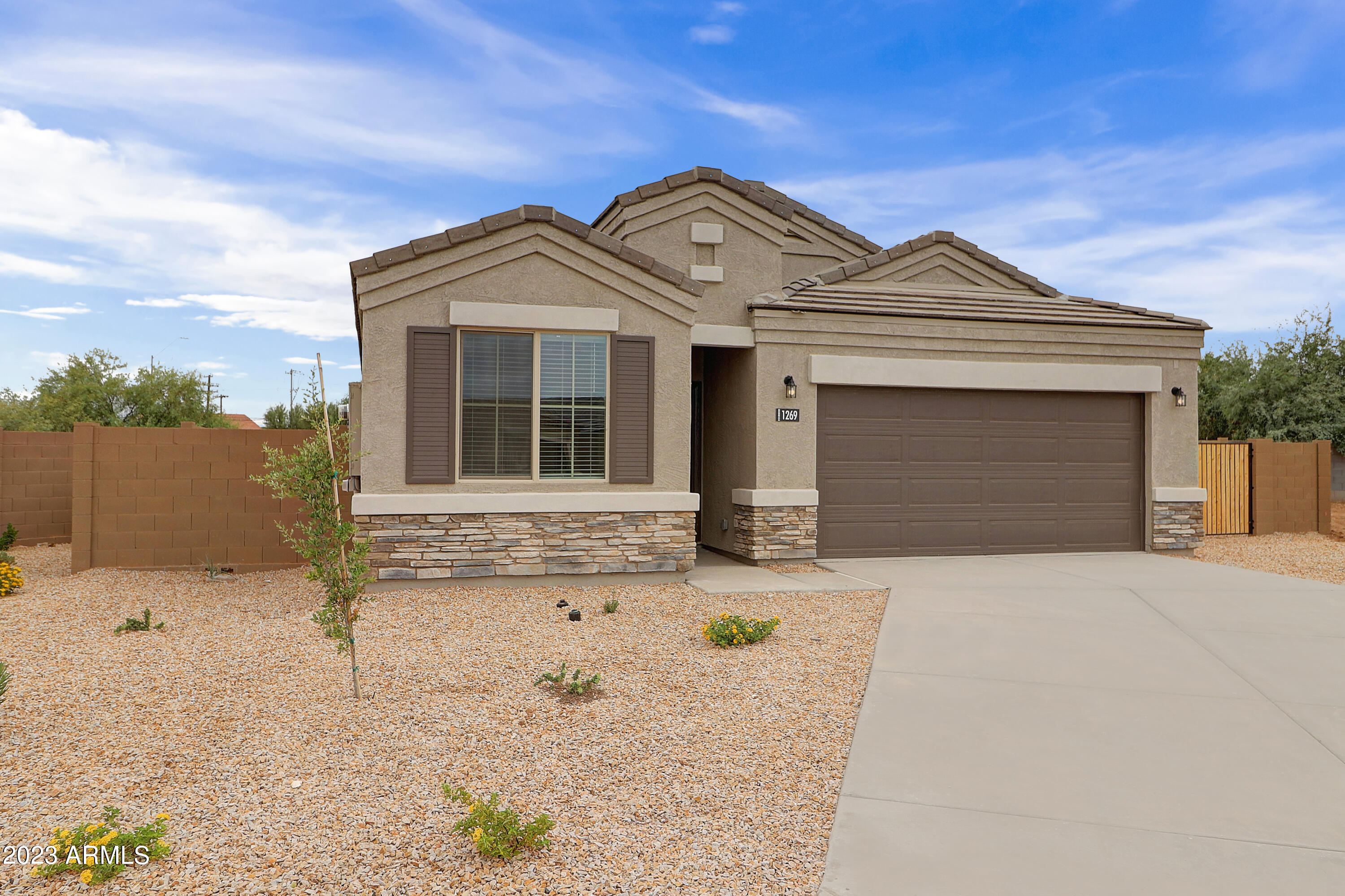 40065 W Sunland Drive