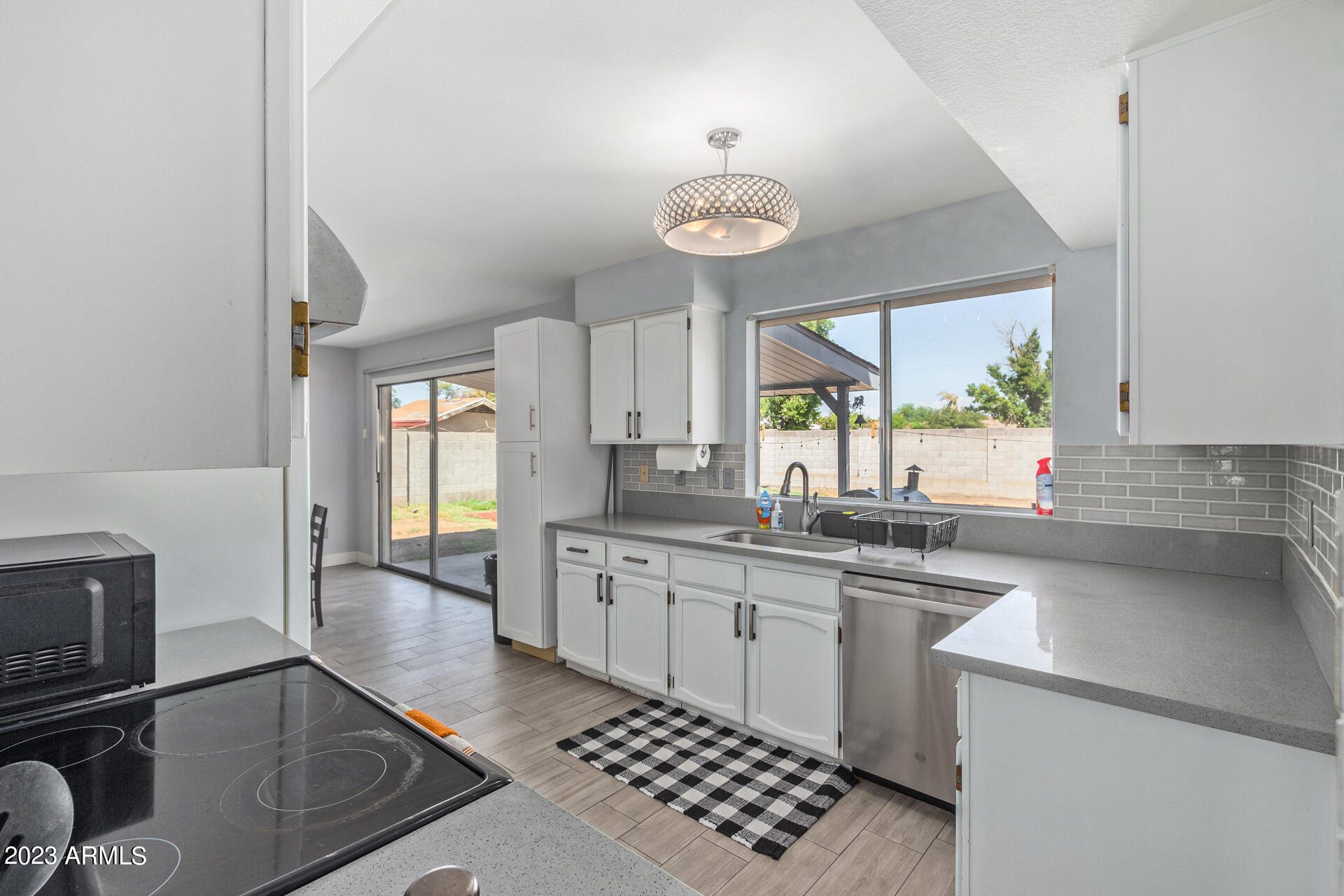 7350 W COOLIDGE Street W