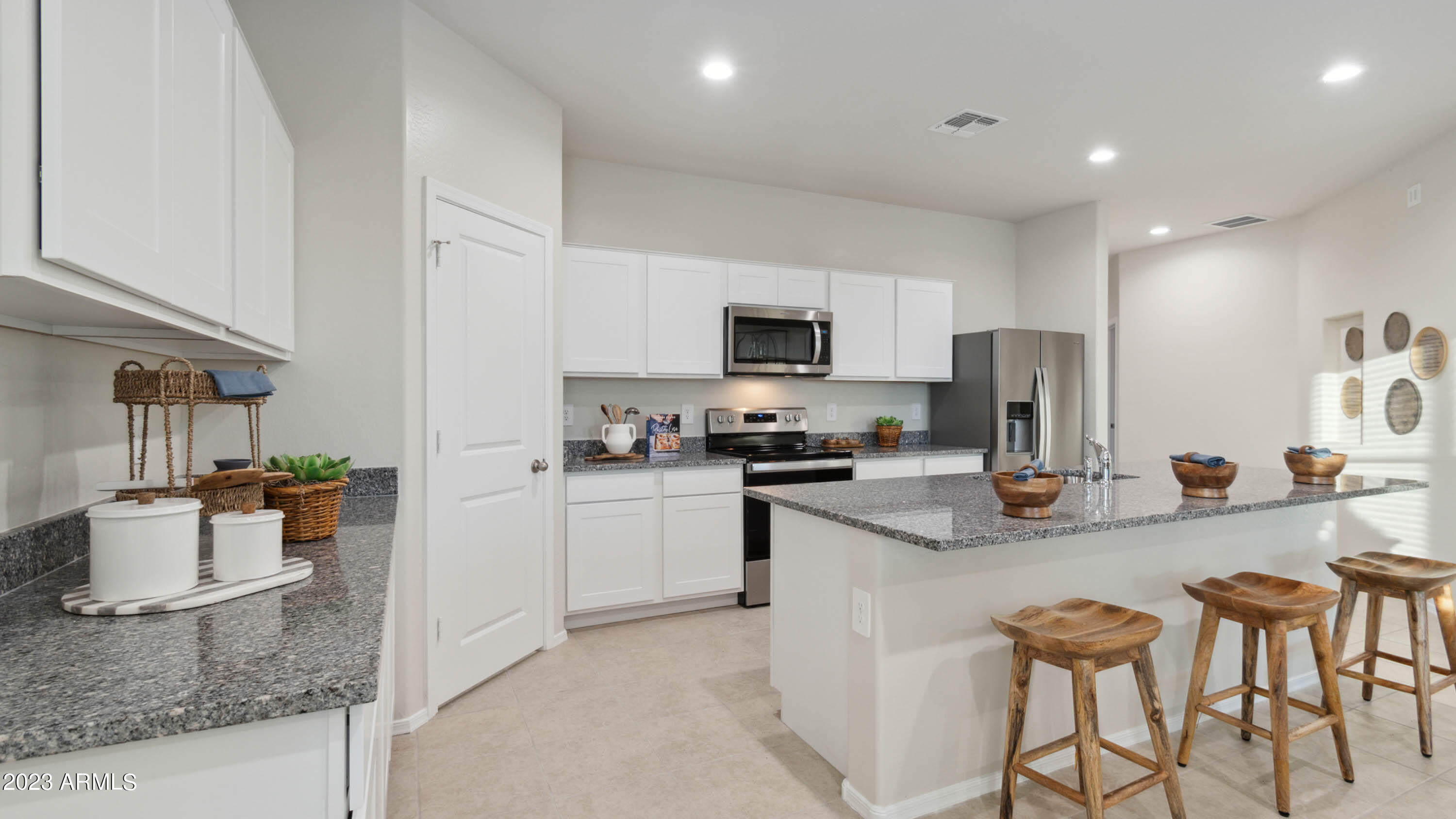 41110 W SUNLAND Drive