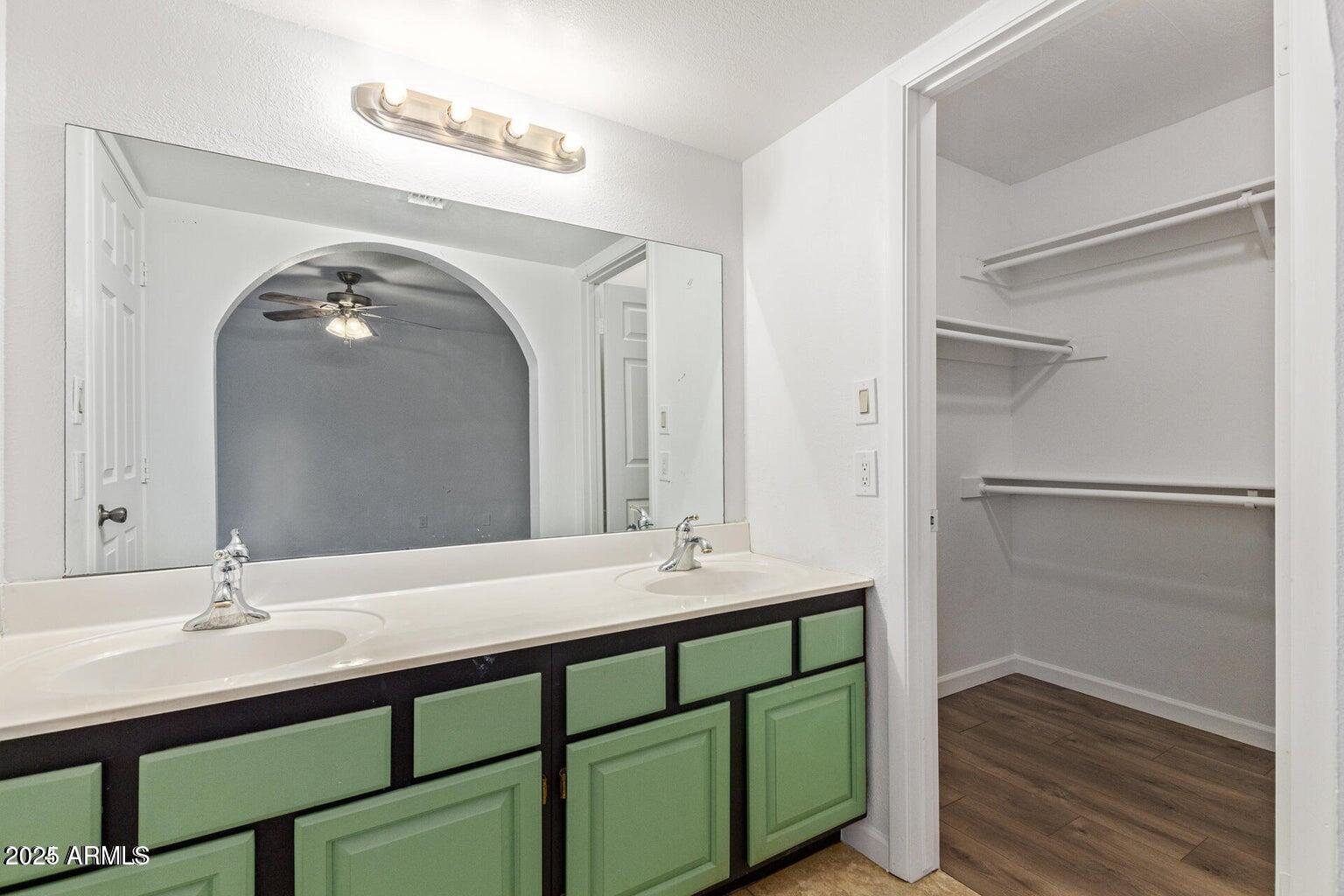 1316 N SPRING Circle