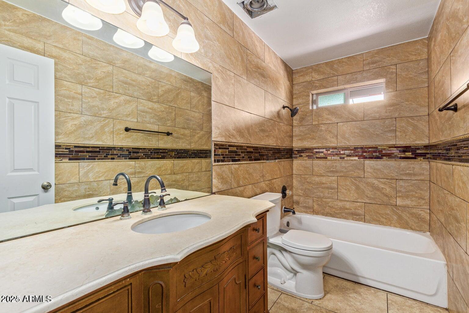 1316 N SPRING Circle