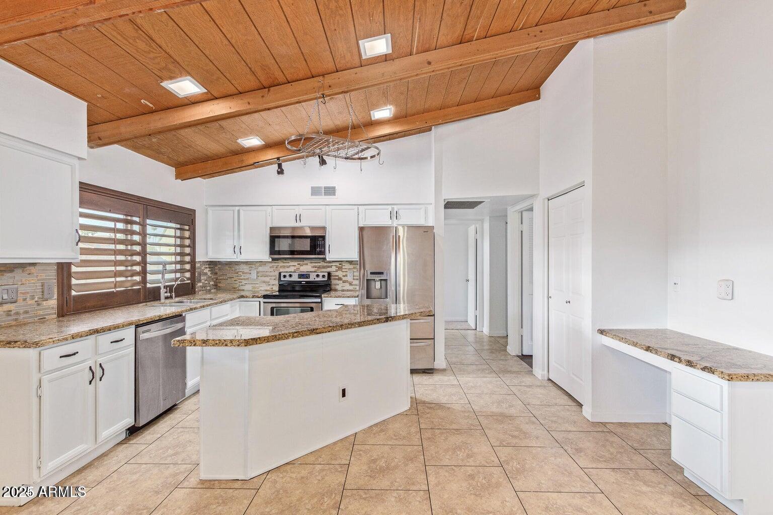 1316 N SPRING Circle