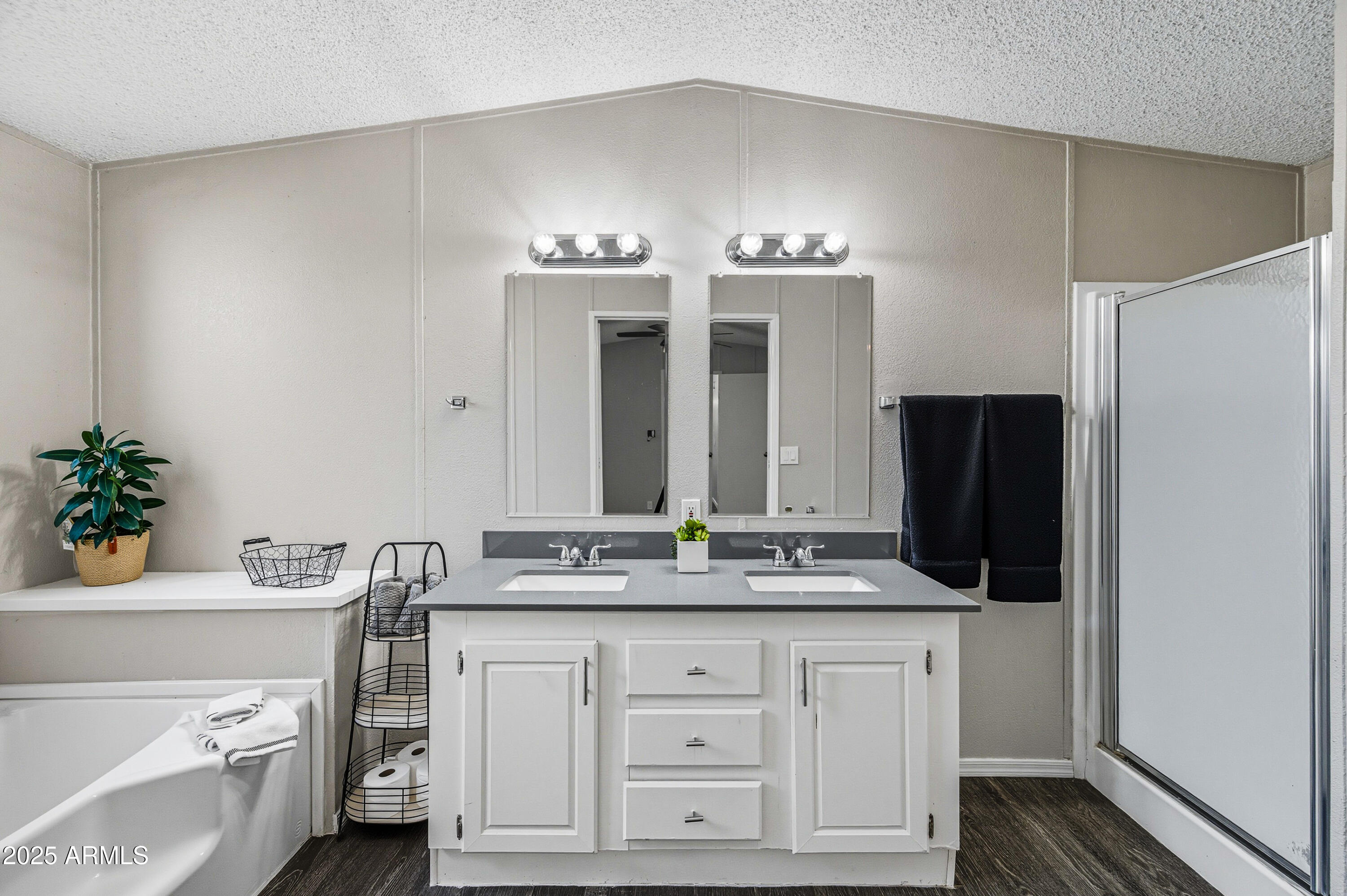 1650 S Arizona Avenue, 80