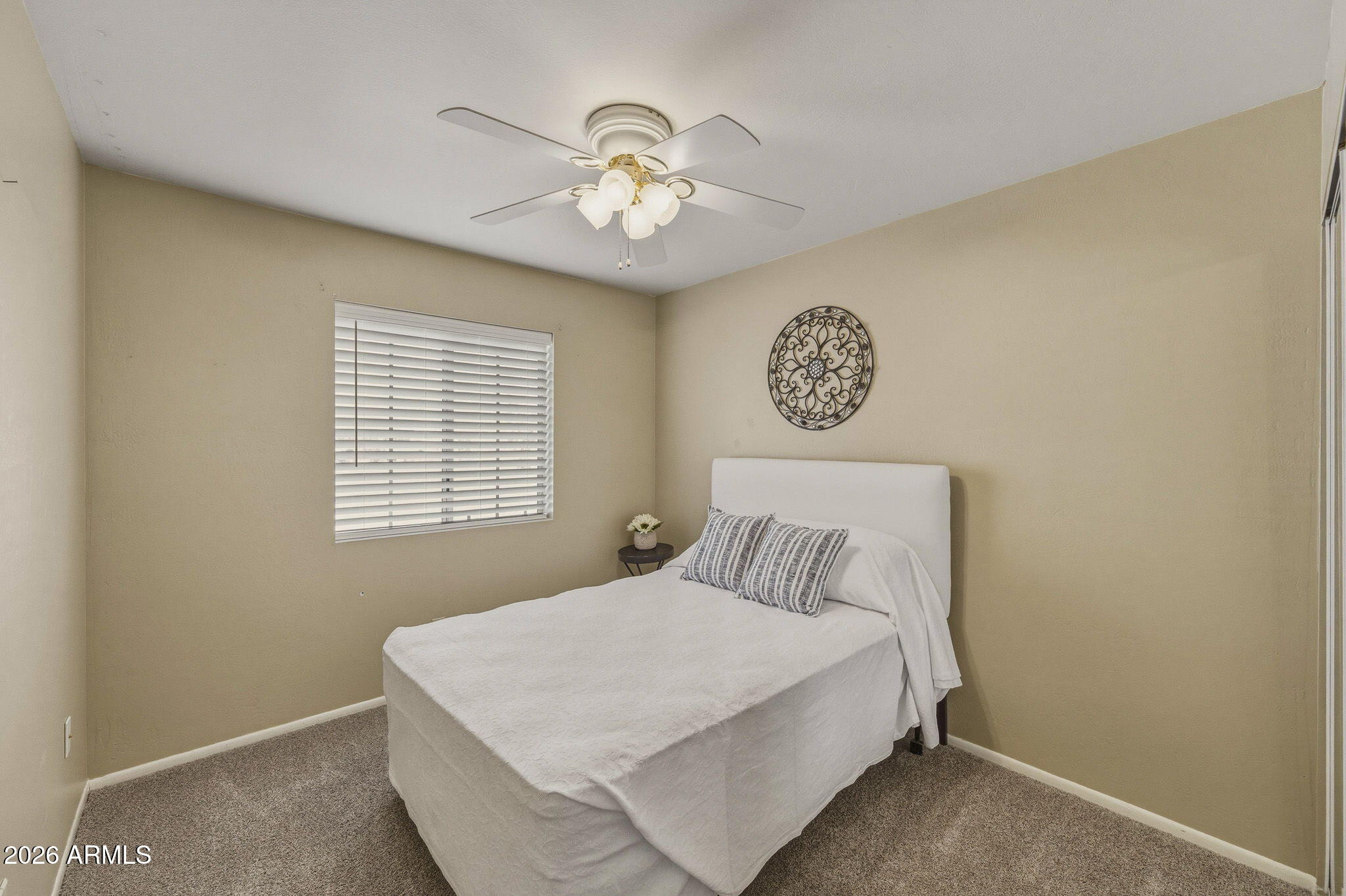 5625 W SUNNYSIDE Drive