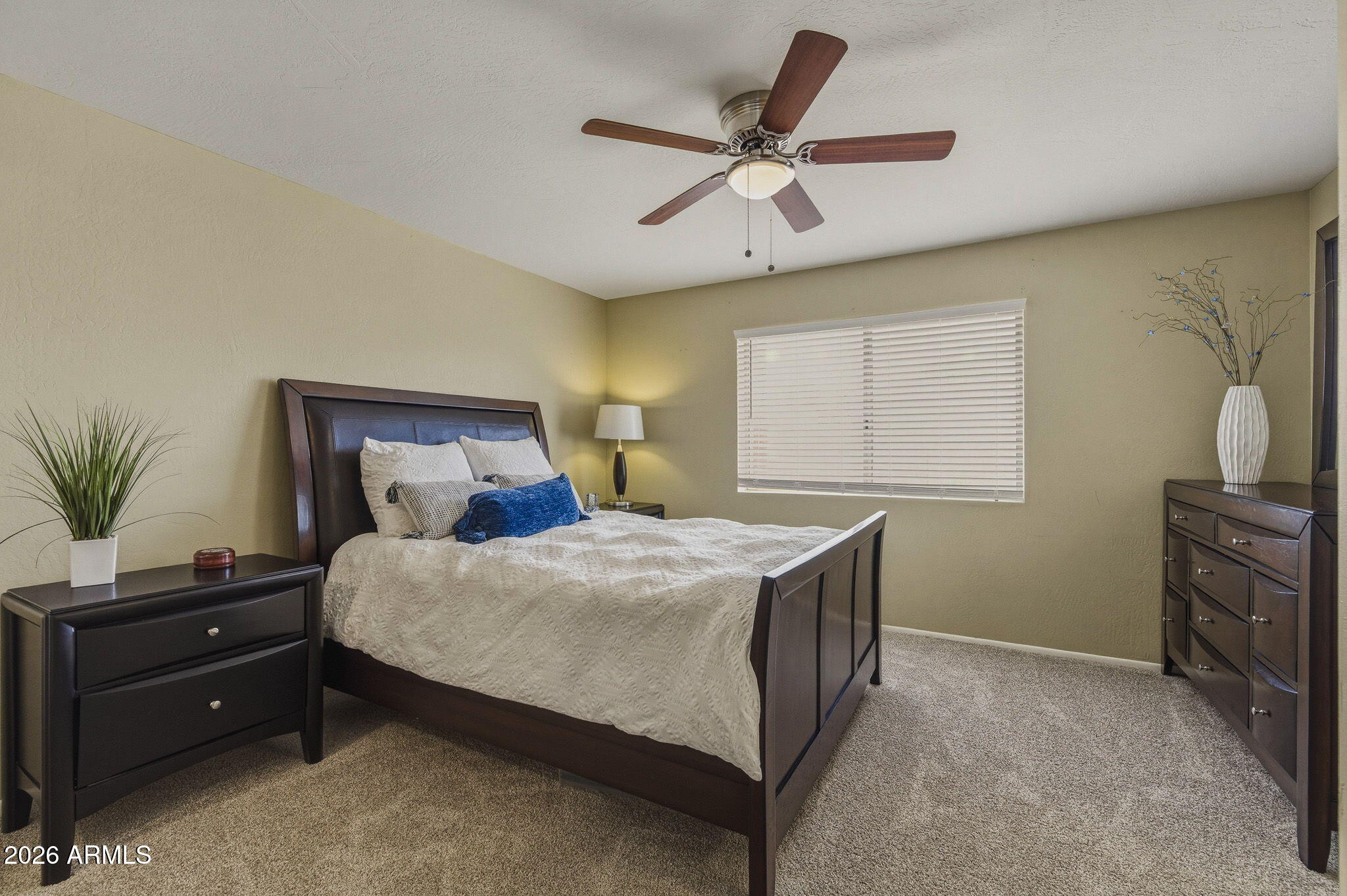 5625 W SUNNYSIDE Drive