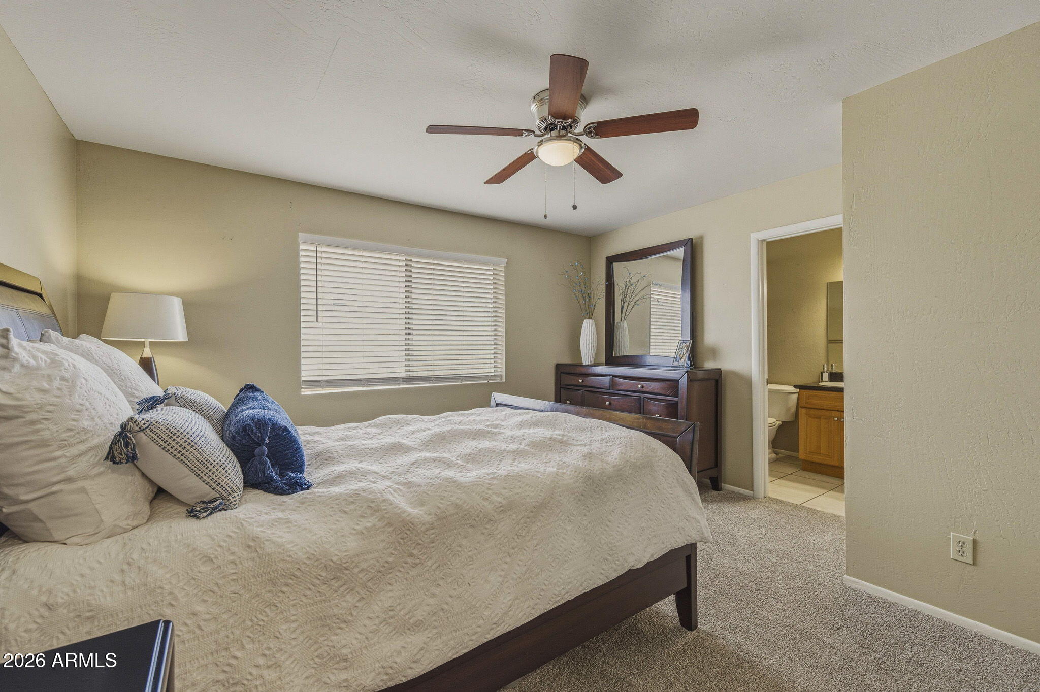 5625 W SUNNYSIDE Drive