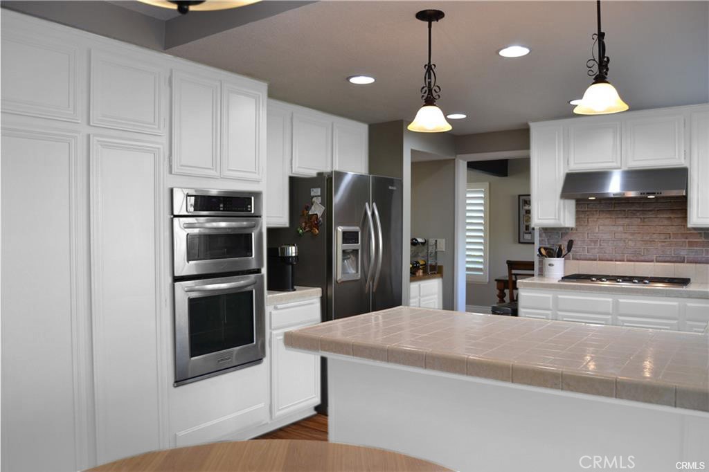 24331 Peacock Street