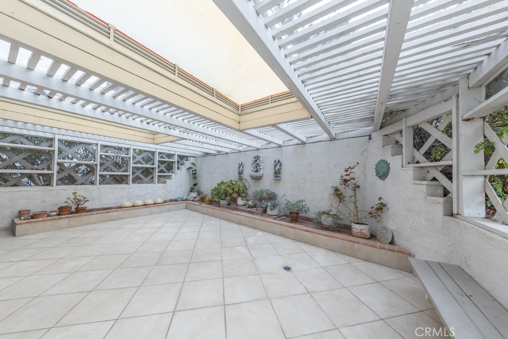 806 Calle Pluma