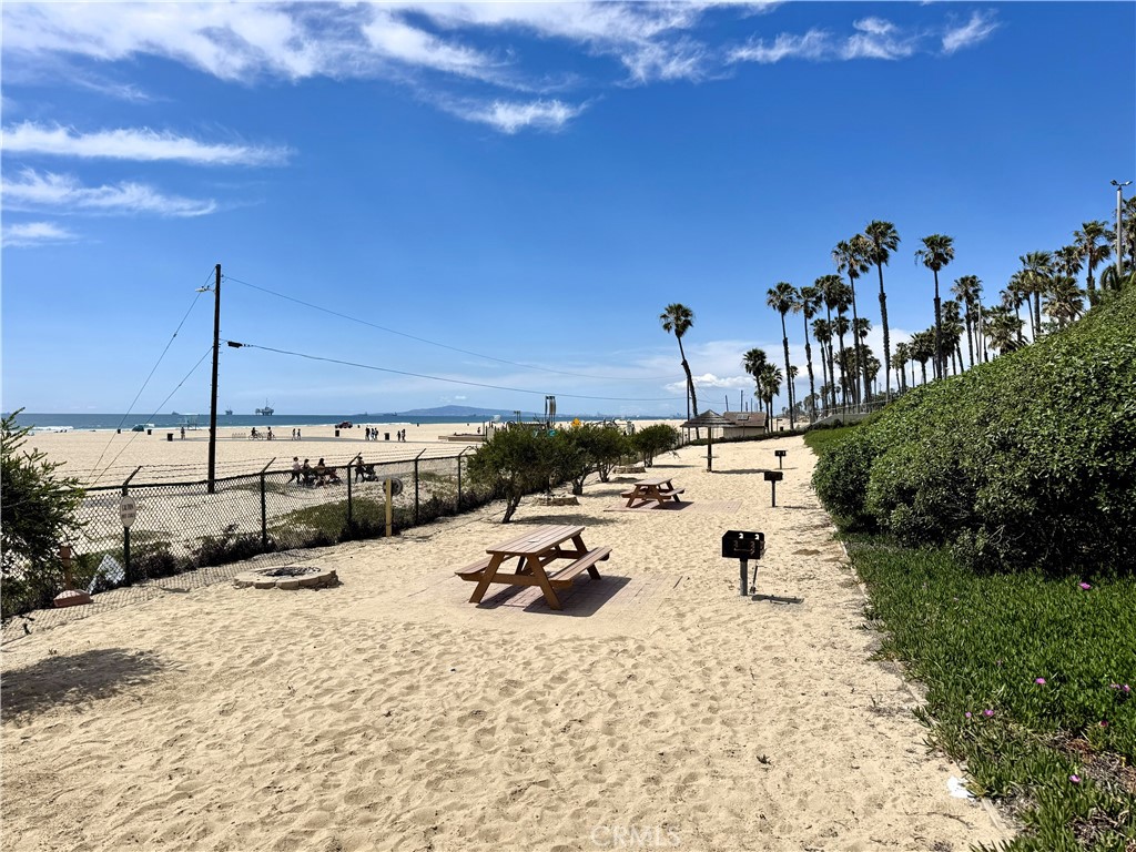 711 Pacific Coast 106